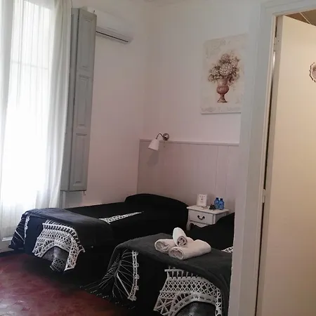 Dragonflybcn 招待所 *