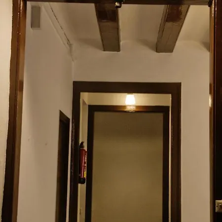Dragonflybcn 招待所 *